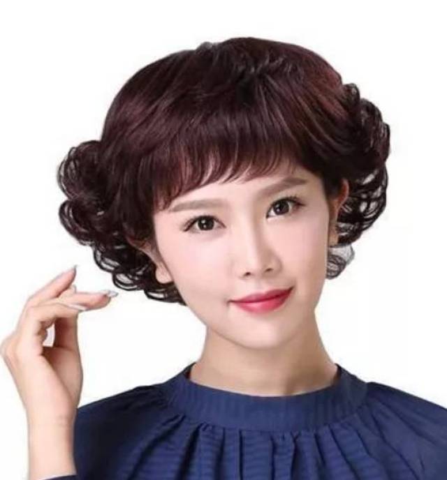 最新短发发型图片女2024，展现自信之韵的短发之美