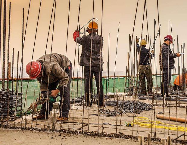 城市限电最新动态与巷弄深处的奇遇小店