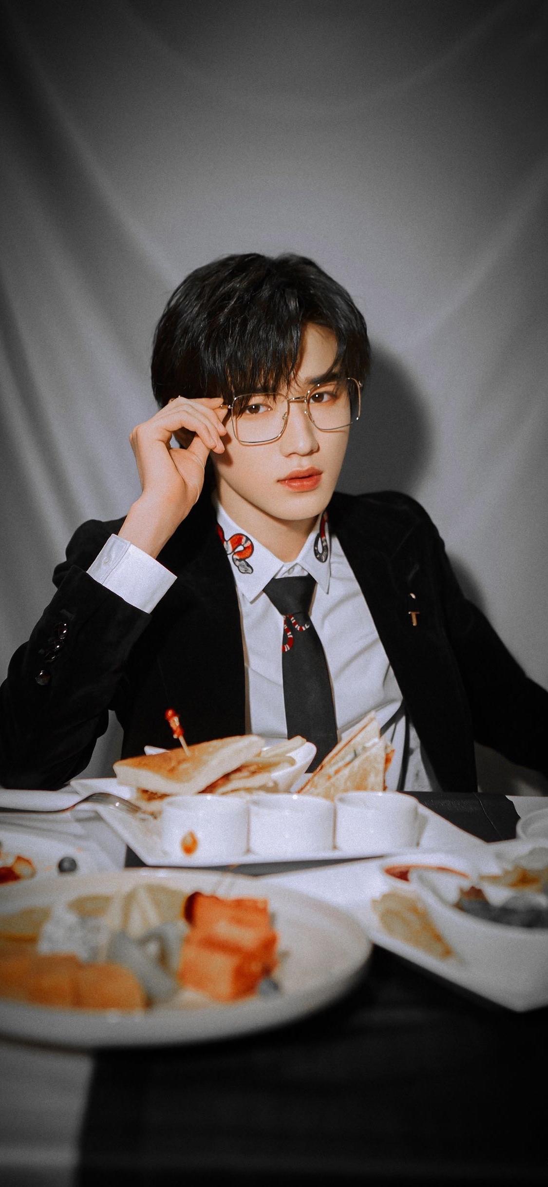 宋亚轩电脑壁纸最新,宋亚轩电脑壁纸最新,一张壁纸,一段温馨的友情故事