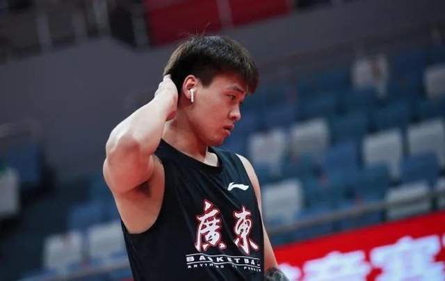 杜锋最新更衣室，友情与欢笑的私密空间