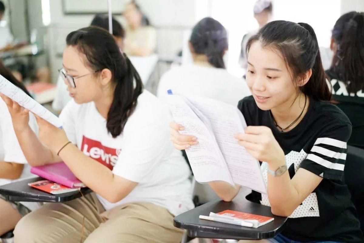 高三复读最新通知,高三复读最新通知——科技重塑未来,复读也精彩纷呈