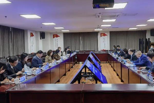 鲁信创投股票，潜力股引领未来，自信与梦想的点燃者！