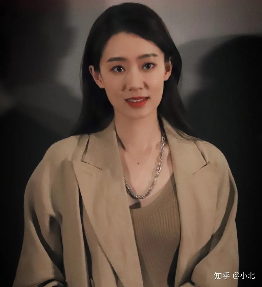 演员背后的辛勤付出与无私奉献，幕后的无声奉献之路