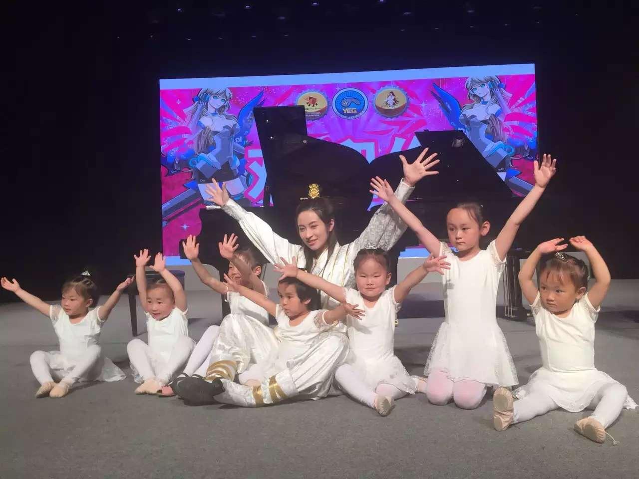 「梦幻二次元世界，小红书超燃Cosplay比赛盛大开启」