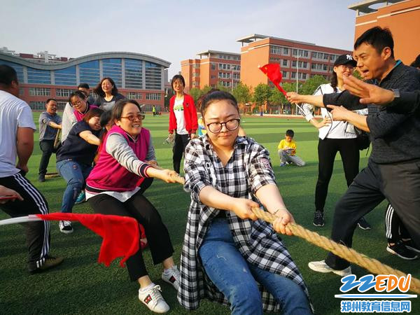 拔河比赛儿童画