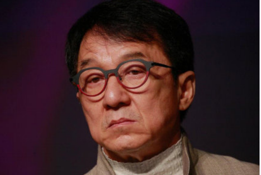 成龙最新动态，不断进化的旅程，展现自信与成就感的源泉