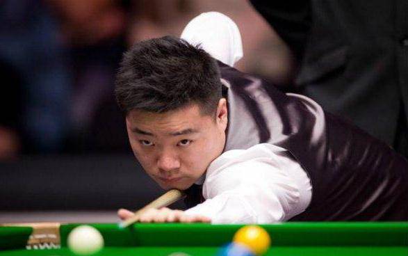 丁俊晖与潘晓婷，速度与优雅的赛场对决，小红书上的激烈比拼。