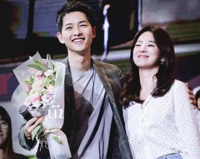 宋慧乔与宋仲基的最新近照，公众焦点与反思