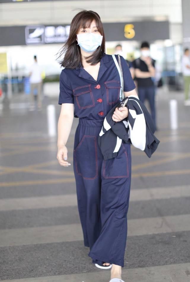 🌟明星拖鞋背后的时尚故事揭秘👟