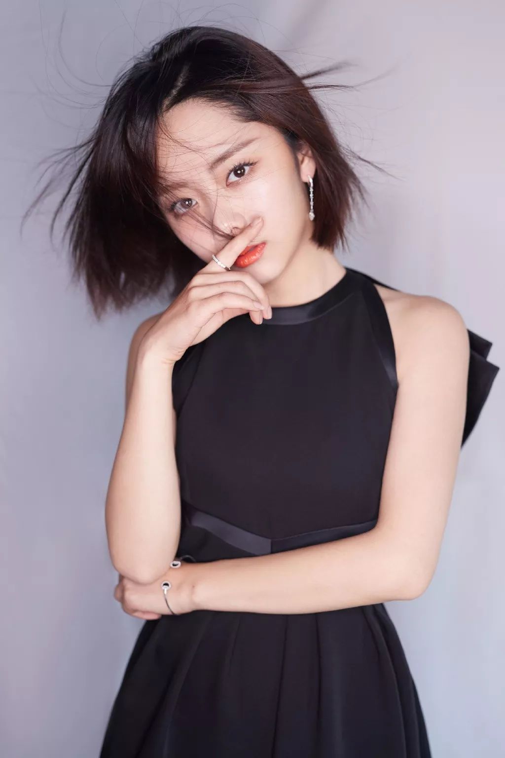 谭松韵短发造型照