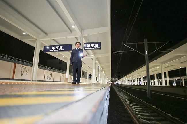 成贵高铁最新进展，时代速度与激情的交融