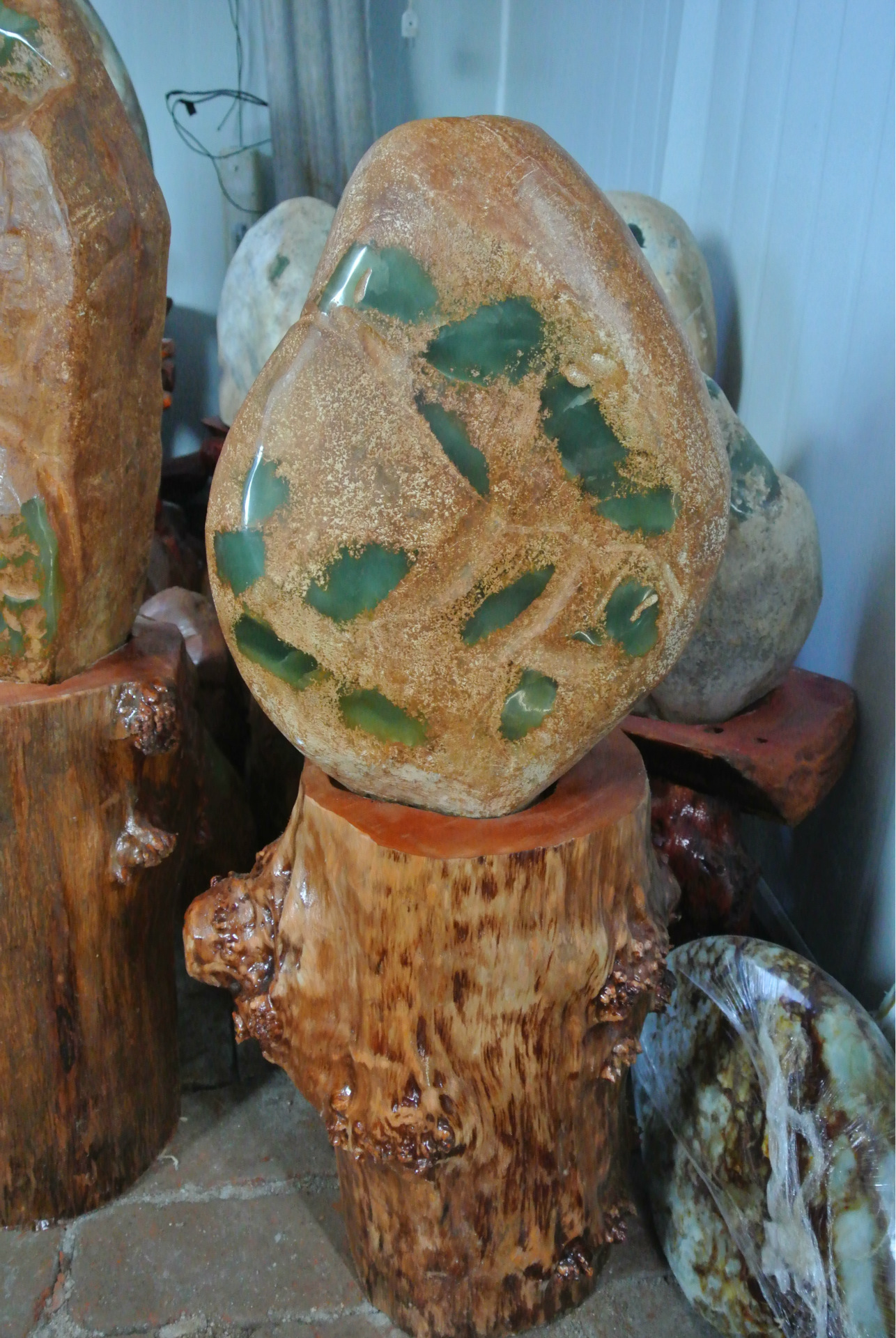 辽宁岫岩玉原石最新行情详解，选购、鉴别、投资指南