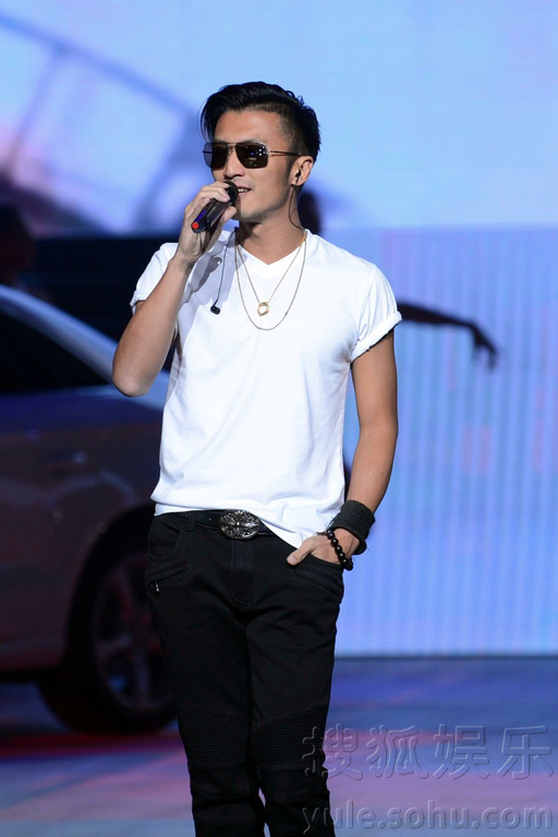 谢霆锋王菲的最新动态，星光变化中的励志与自信闪耀