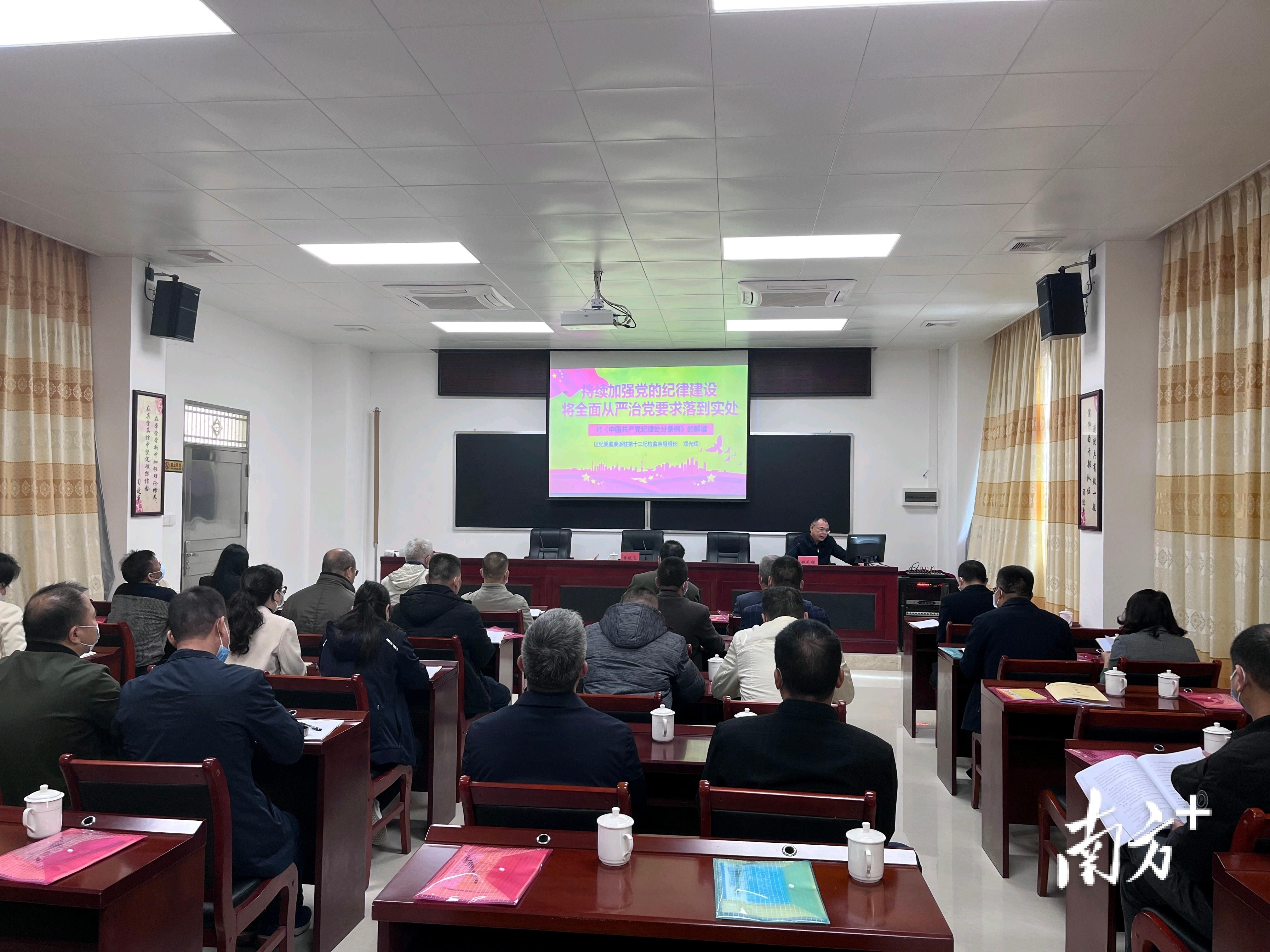 阳东区教育局最新领导班子引领教育革新，探索小巷特色小店奥秘