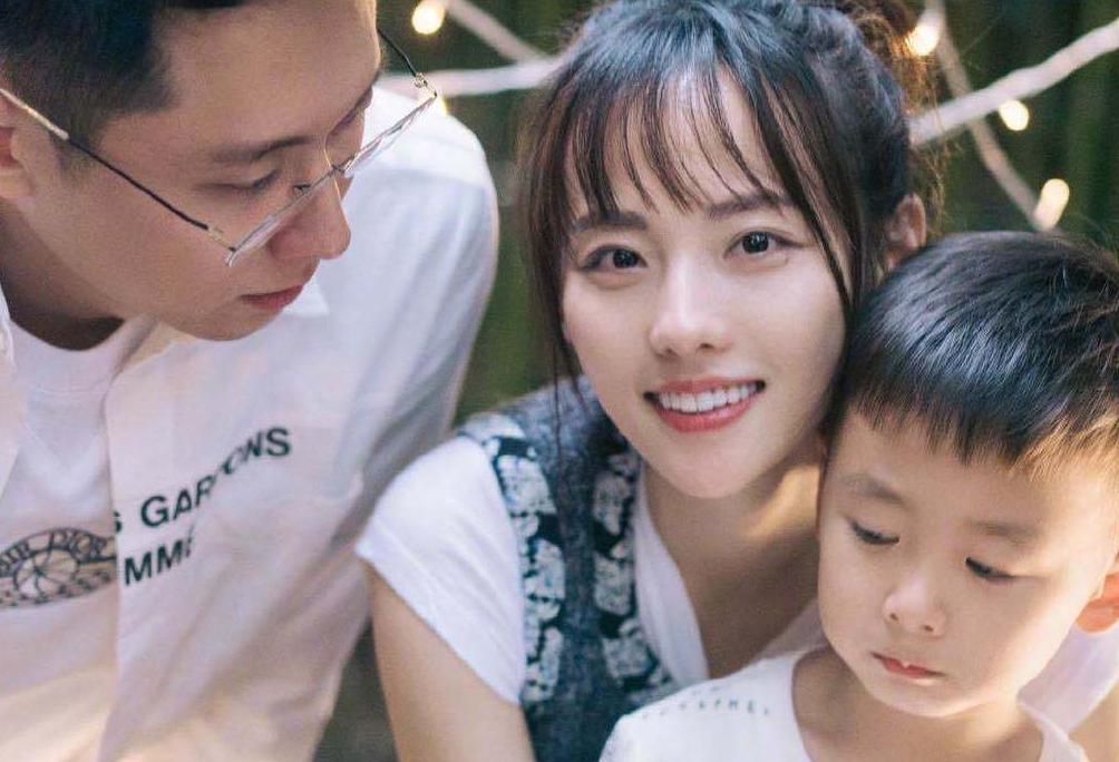 🌟梦幻与现实交汇的艺术盛宴，明星婚礼布置全解析✨